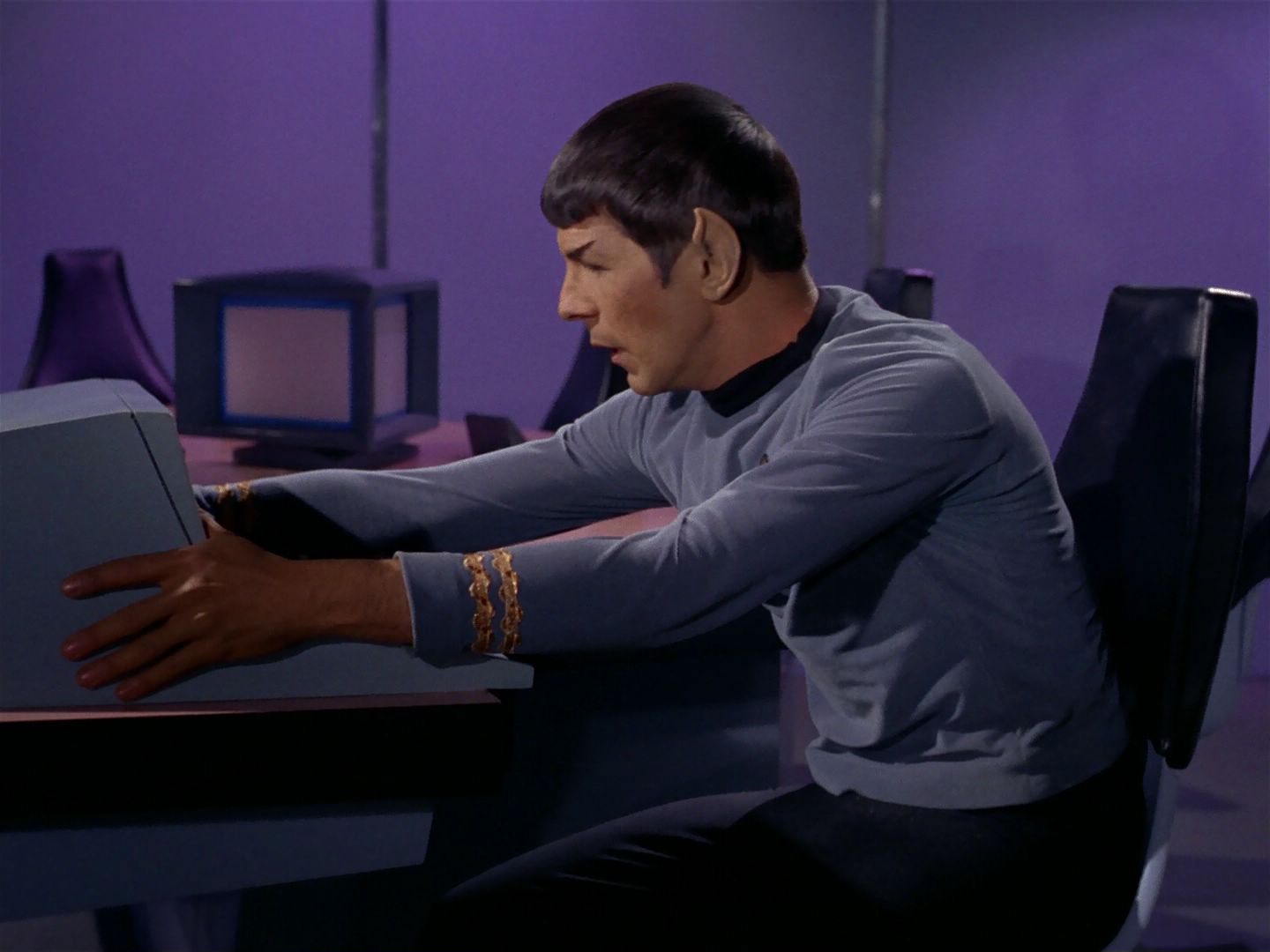 ariane179254_StarTrek_1x04_TheNakedTime_2126.jpg
