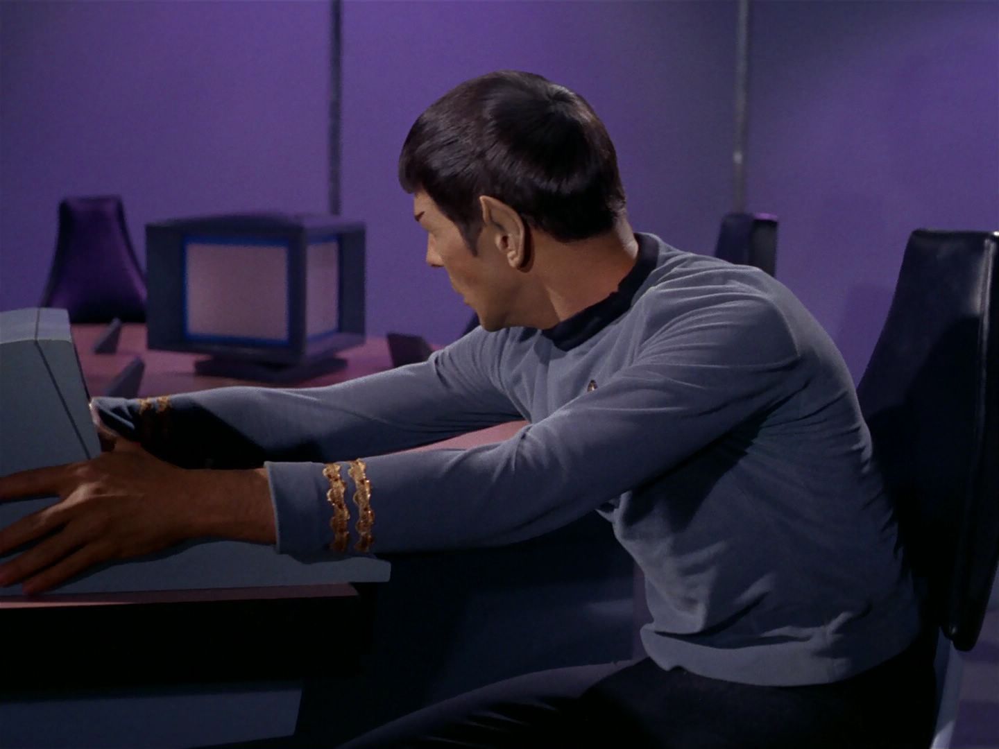 ariane179254_StarTrek_1x04_TheNakedTime_2129.jpg