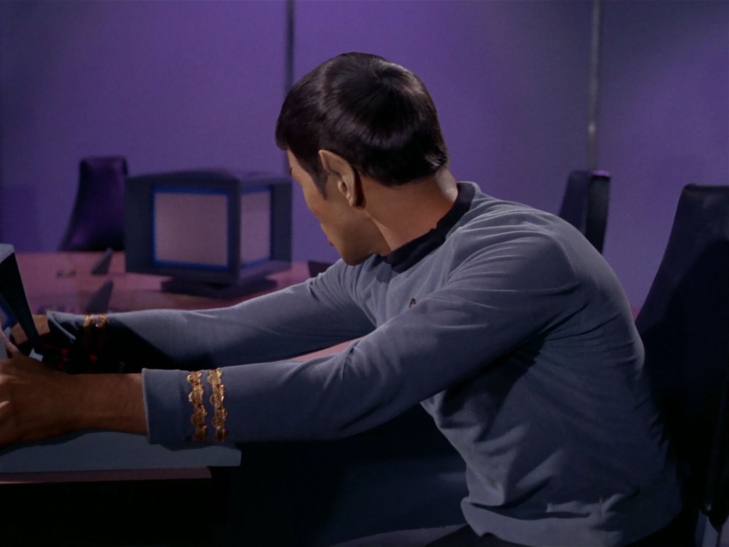 ariane179254_StarTrek_1x04_TheNakedTime_2131.jpg