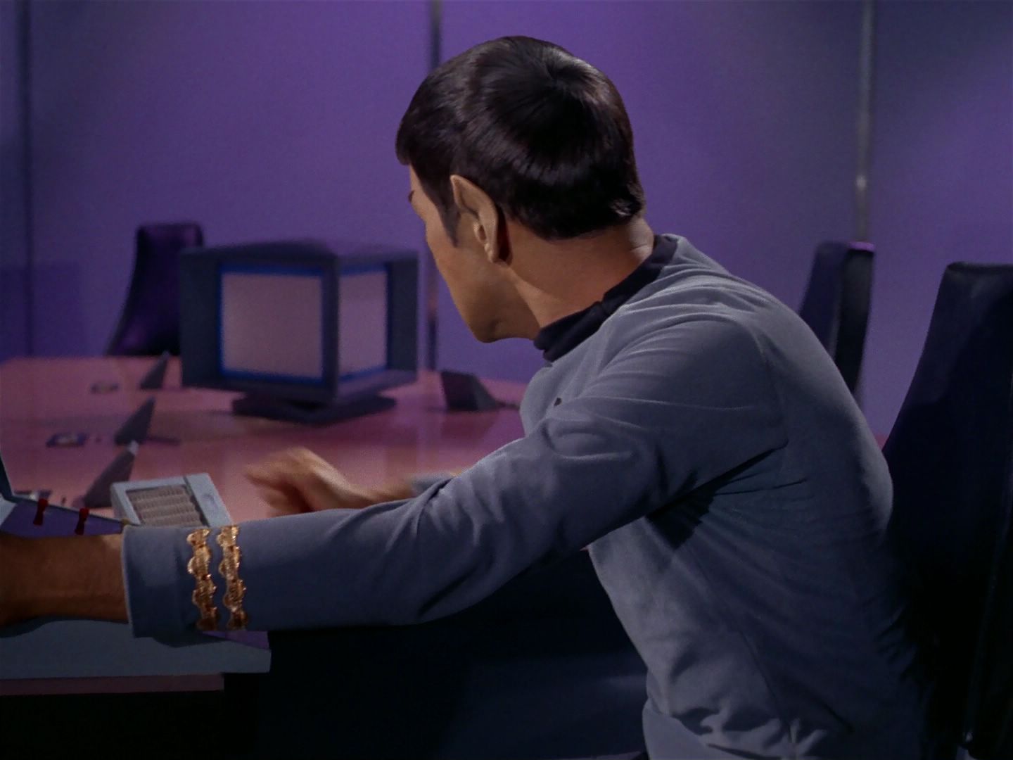 ariane179254_StarTrek_1x04_TheNakedTime_2132.jpg