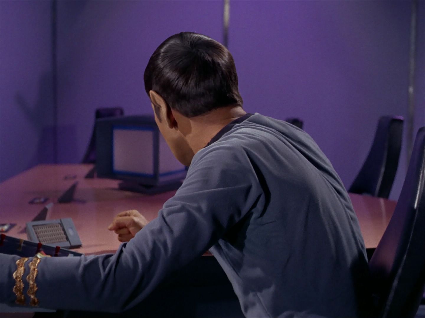 ariane179254_StarTrek_1x04_TheNakedTime_2134.jpg