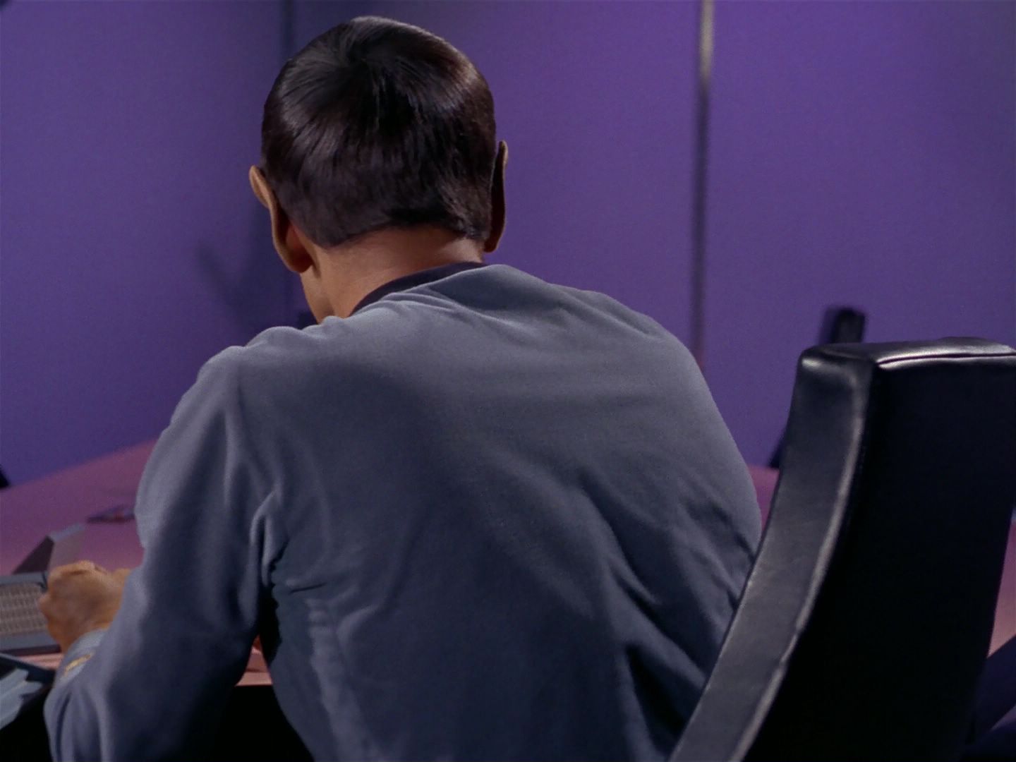 ariane179254_StarTrek_1x04_TheNakedTime_2137.jpg