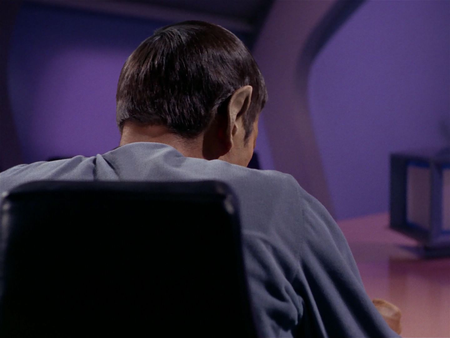 ariane179254_StarTrek_1x04_TheNakedTime_2142.jpg