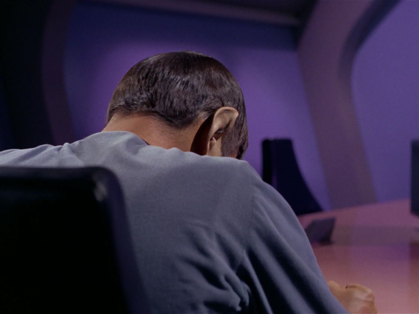 ariane179254_StarTrek_1x04_TheNakedTime_2143.jpg