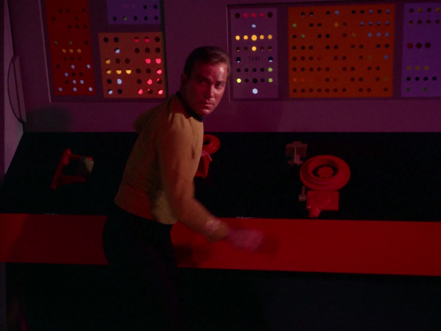 ariane179254_StarTrek_1x04_TheNakedTime_2162.jpg