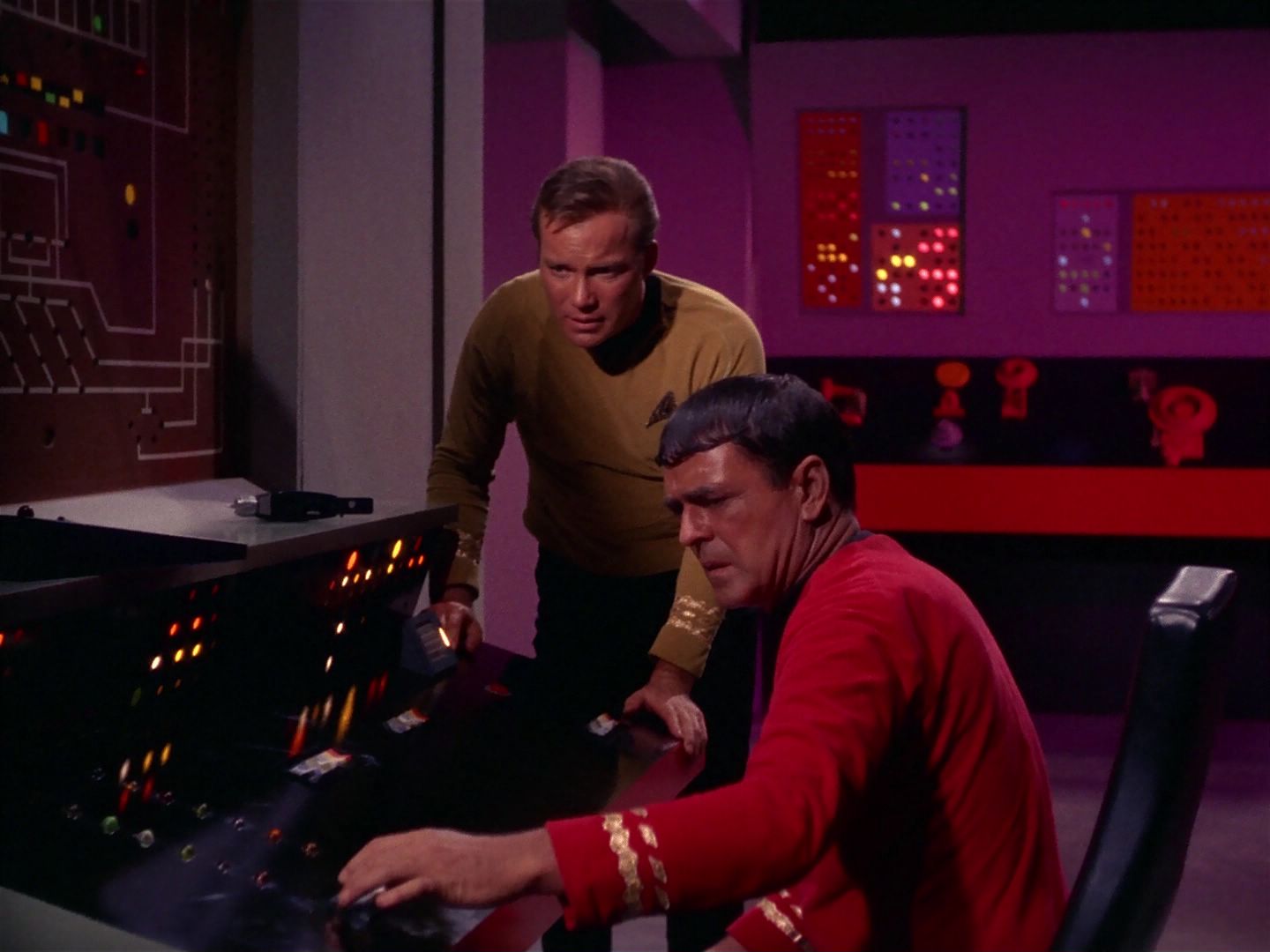 ariane179254_StarTrek_1x04_TheNakedTime_2167.jpg