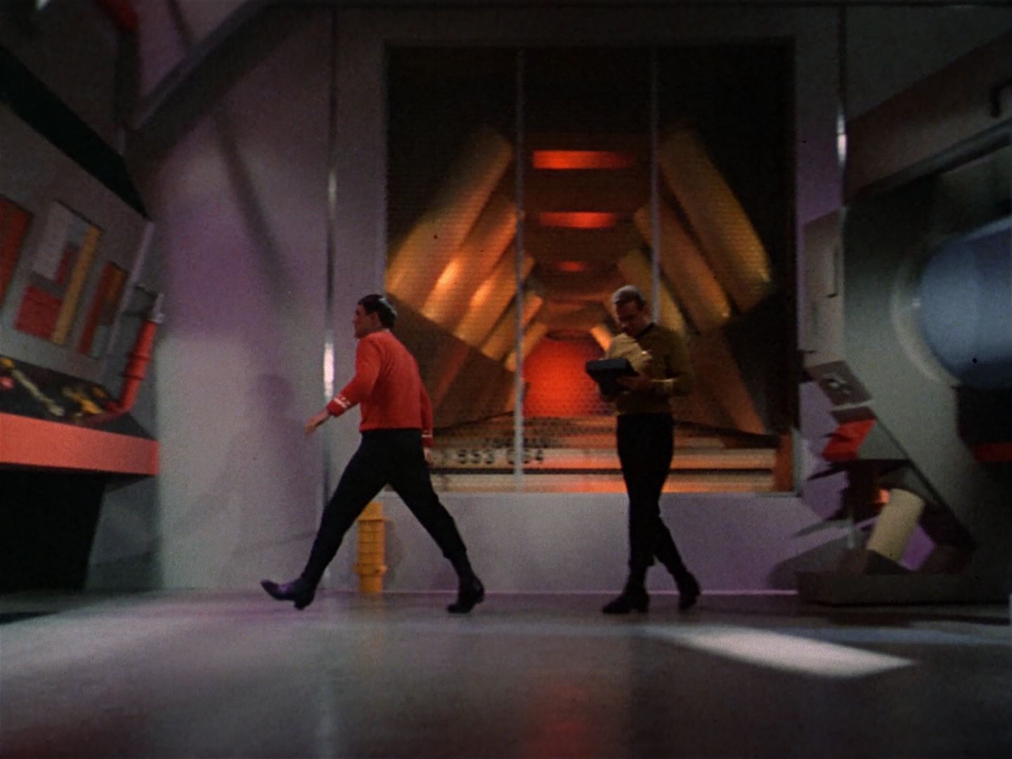 ariane179254_StarTrek_1x04_TheNakedTime_2206.jpg