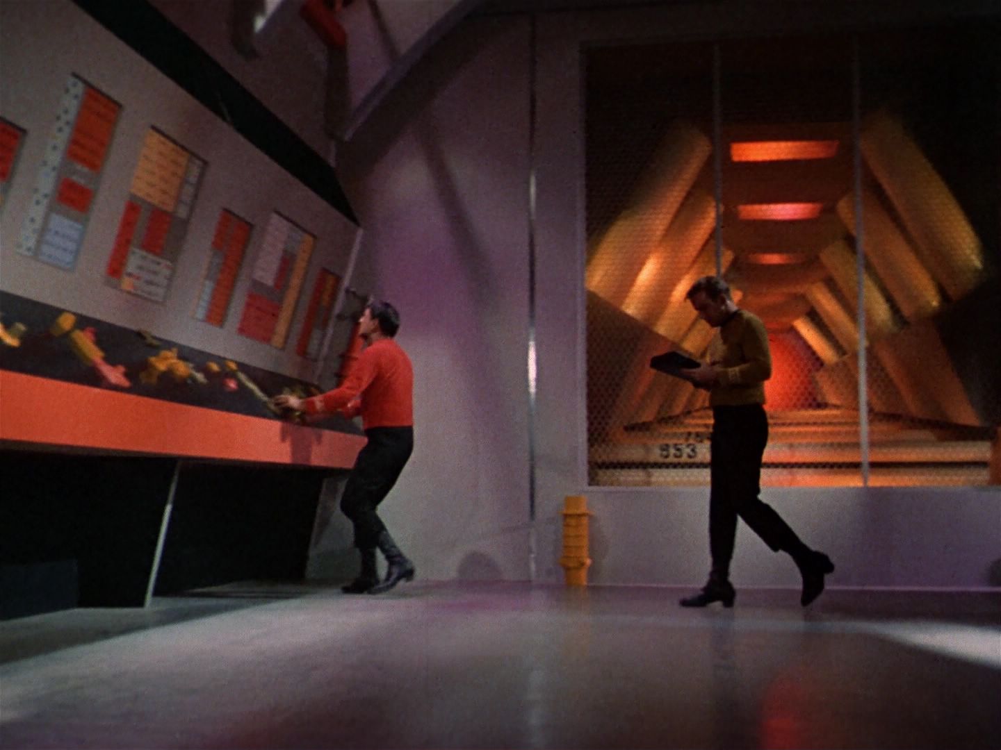 ariane179254_StarTrek_1x04_TheNakedTime_2207.jpg