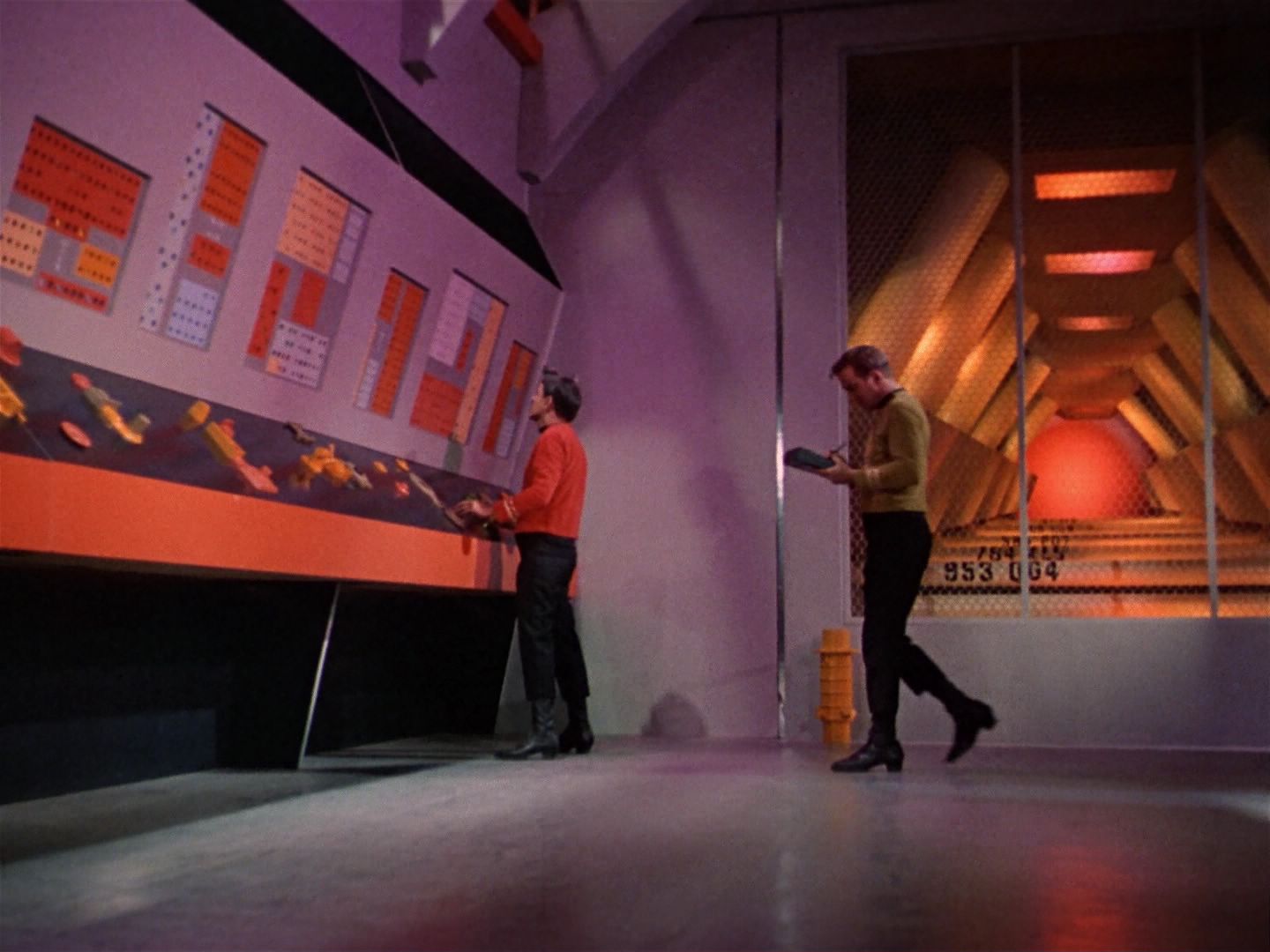 ariane179254_StarTrek_1x04_TheNakedTime_2208.jpg