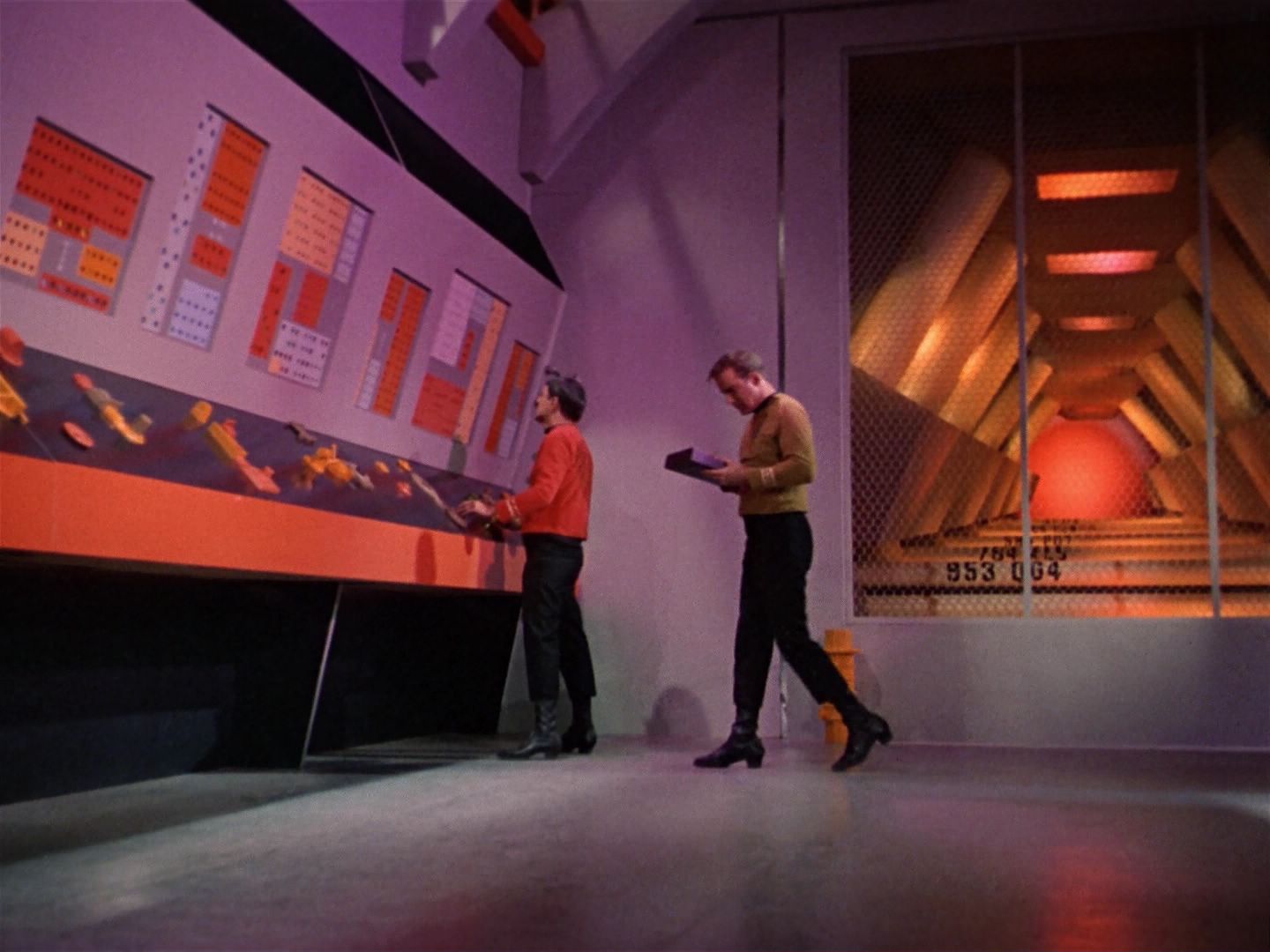 ariane179254_StarTrek_1x04_TheNakedTime_2209.jpg