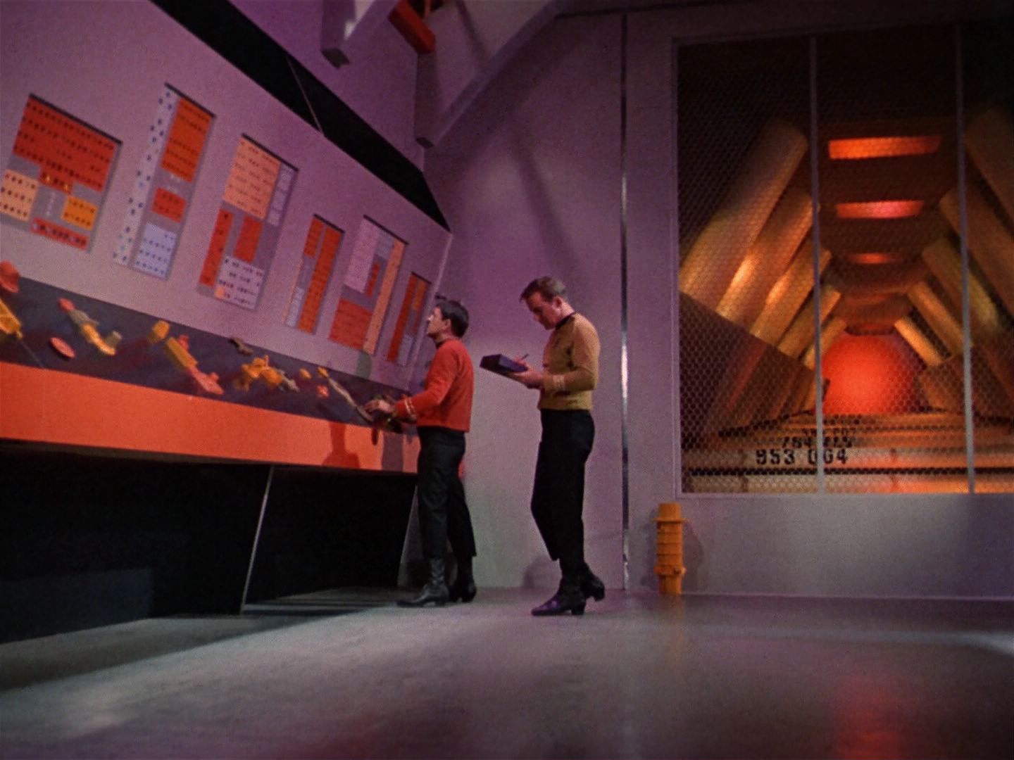 ariane179254_StarTrek_1x04_TheNakedTime_2210.jpg