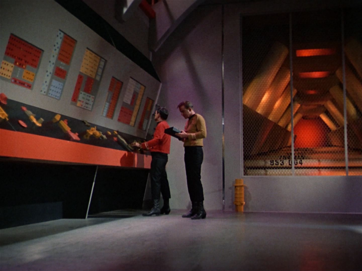 ariane179254_StarTrek_1x04_TheNakedTime_2211.jpg