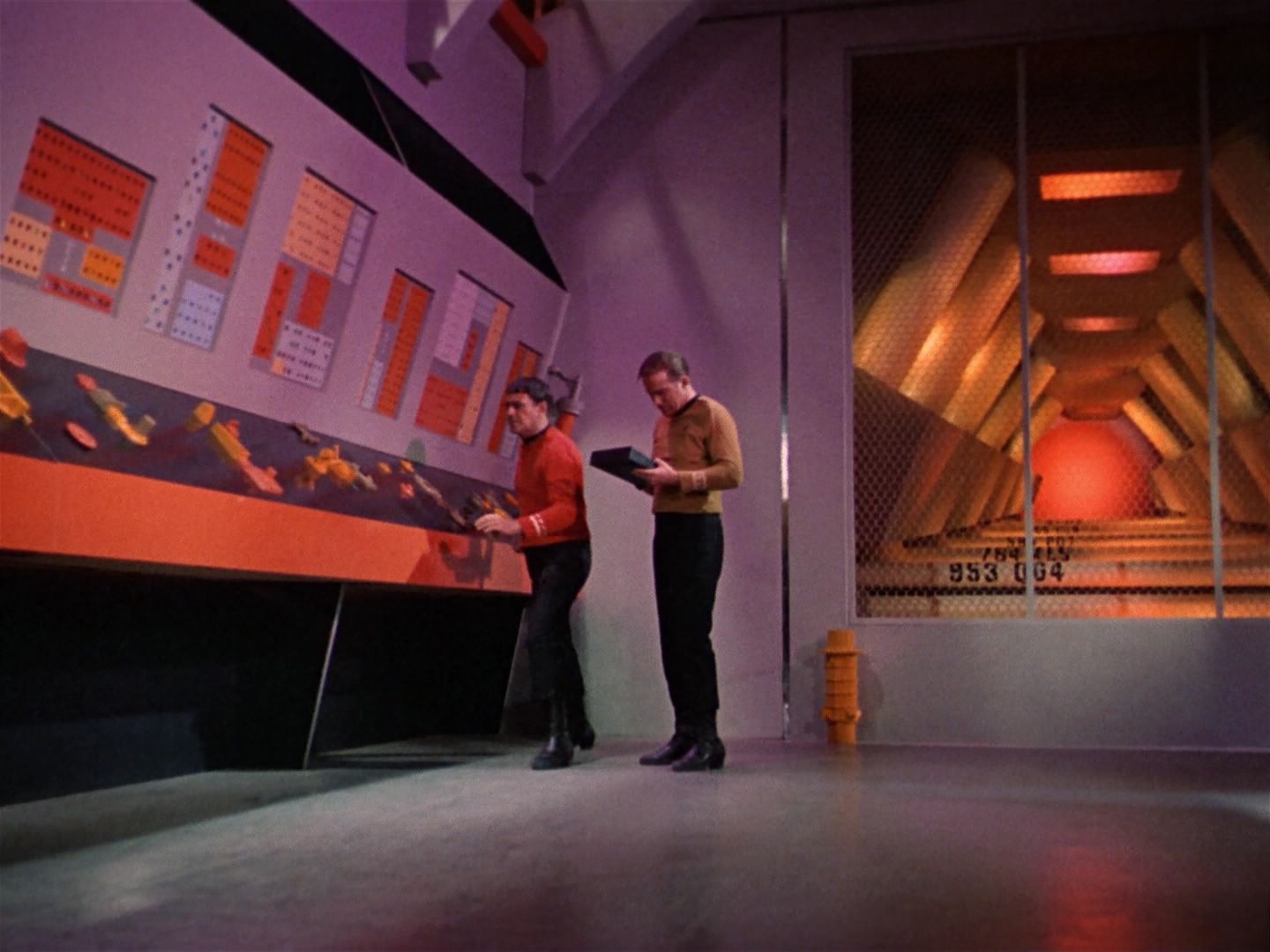 ariane179254_StarTrek_1x04_TheNakedTime_2213.jpg
