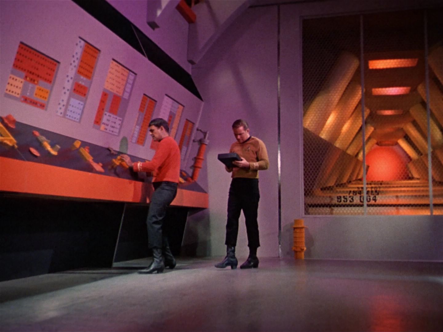 ariane179254_StarTrek_1x04_TheNakedTime_2214.jpg