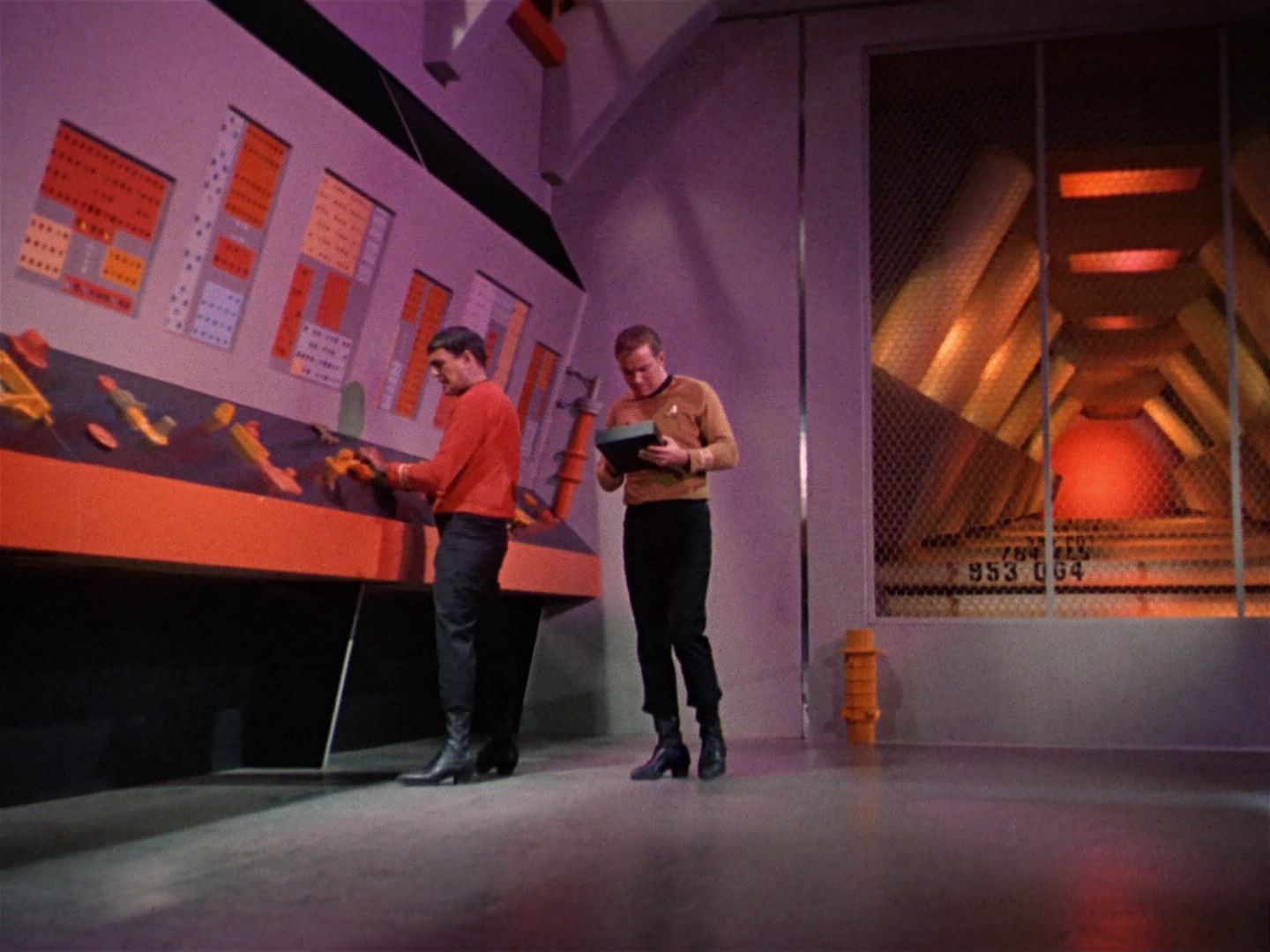 ariane179254_StarTrek_1x04_TheNakedTime_2215.jpg