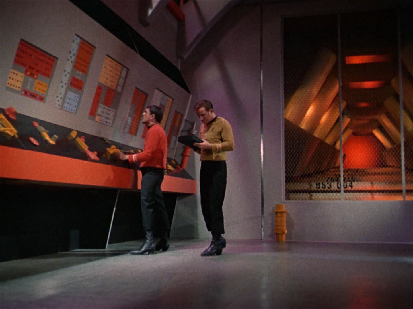 ariane179254_StarTrek_1x04_TheNakedTime_2216.jpg