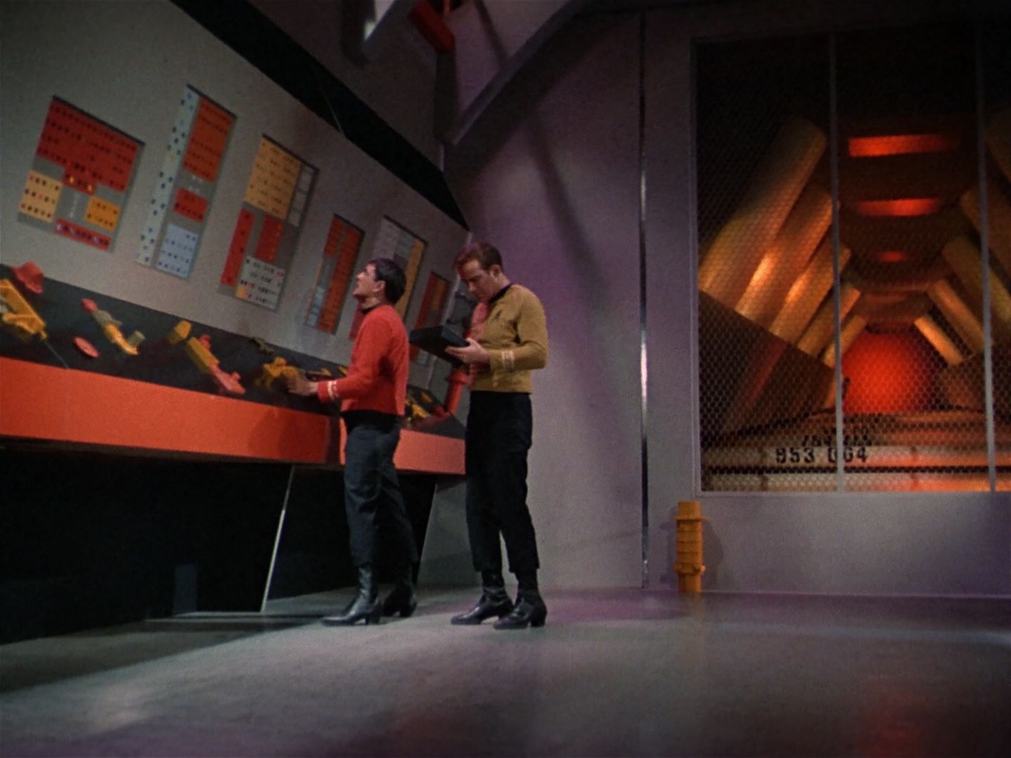 ariane179254_StarTrek_1x04_TheNakedTime_2217.jpg