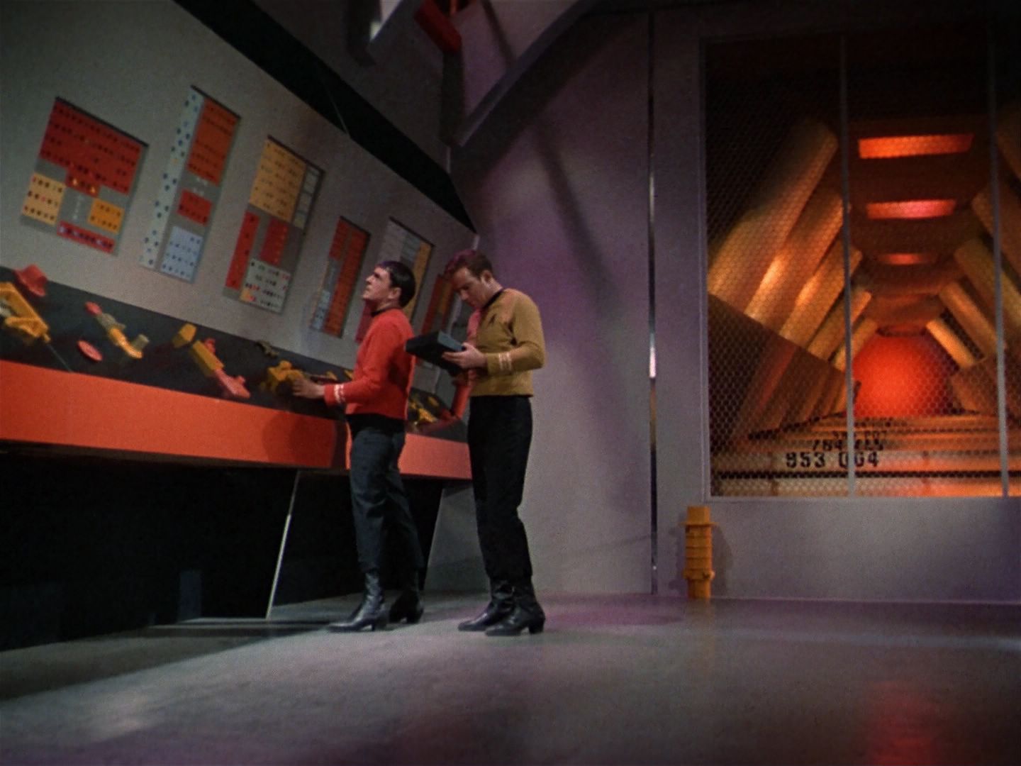 ariane179254_StarTrek_1x04_TheNakedTime_2218.jpg