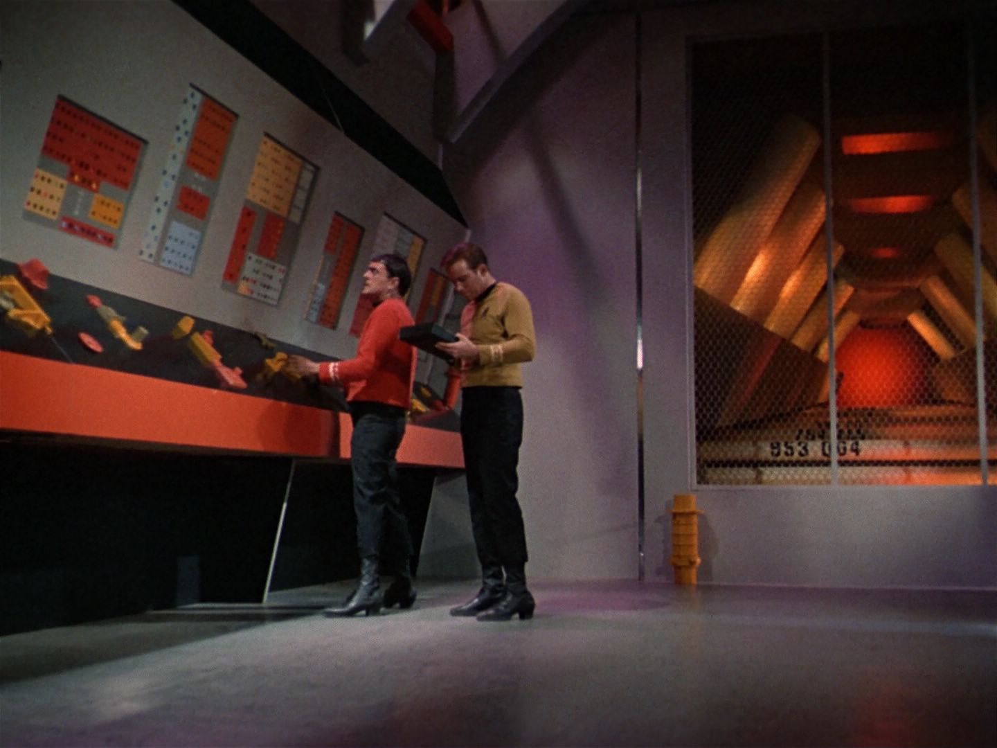 ariane179254_StarTrek_1x04_TheNakedTime_2221.jpg