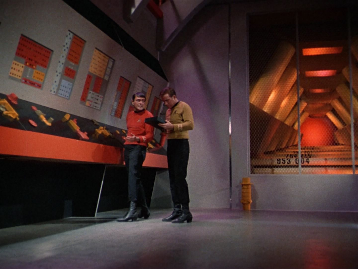 ariane179254_StarTrek_1x04_TheNakedTime_2222.jpg