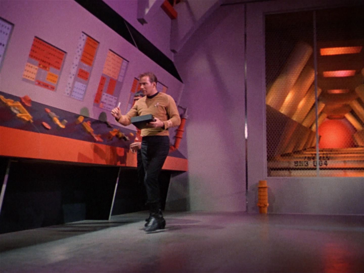 ariane179254_StarTrek_1x04_TheNakedTime_2224.jpg
