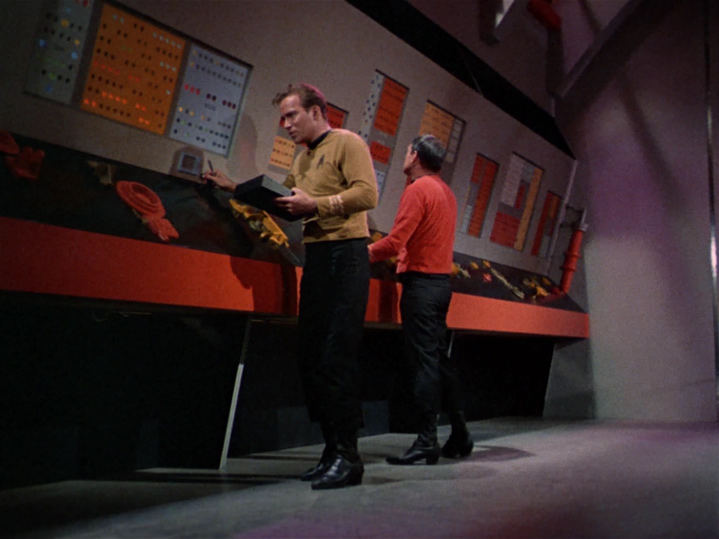 ariane179254_StarTrek_1x04_TheNakedTime_2226.jpg