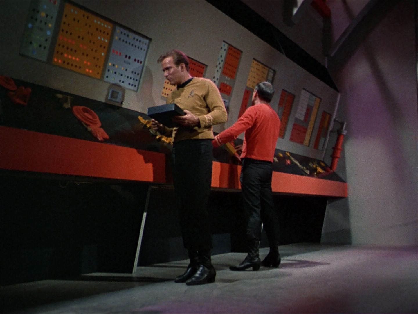 ariane179254_StarTrek_1x04_TheNakedTime_2227.jpg