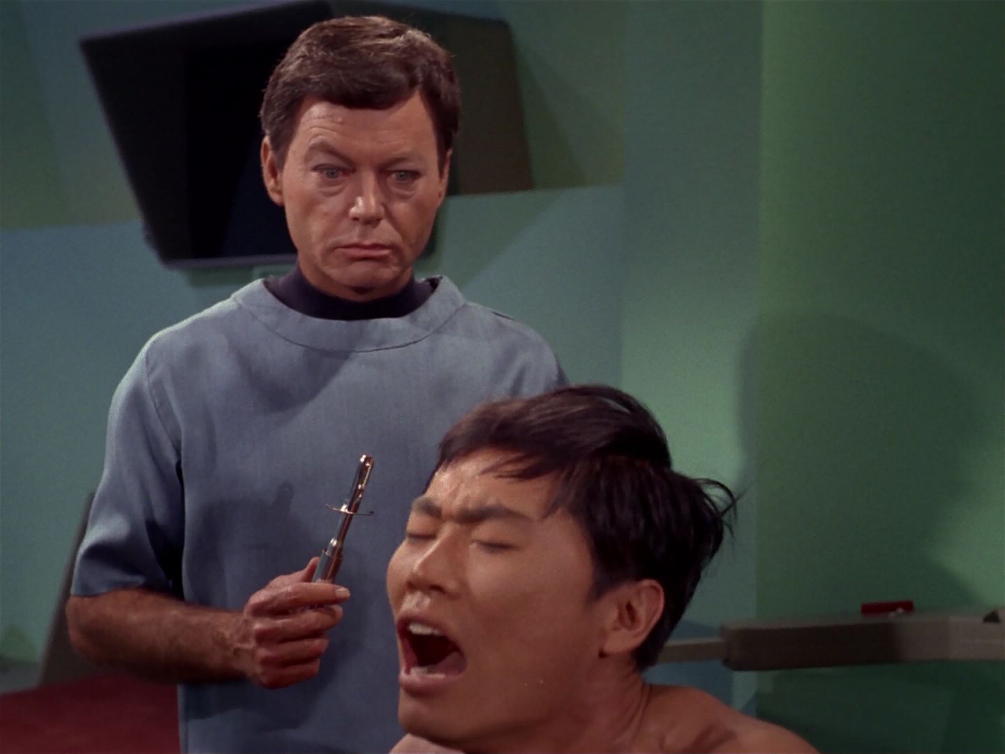 ariane179254_StarTrek_1x04_TheNakedTime_2240.jpg