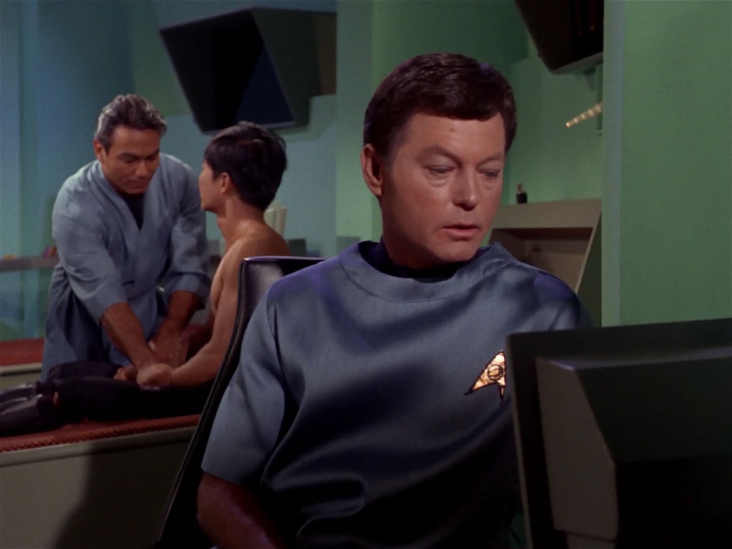 ariane179254_StarTrek_1x04_TheNakedTime_2253.jpg