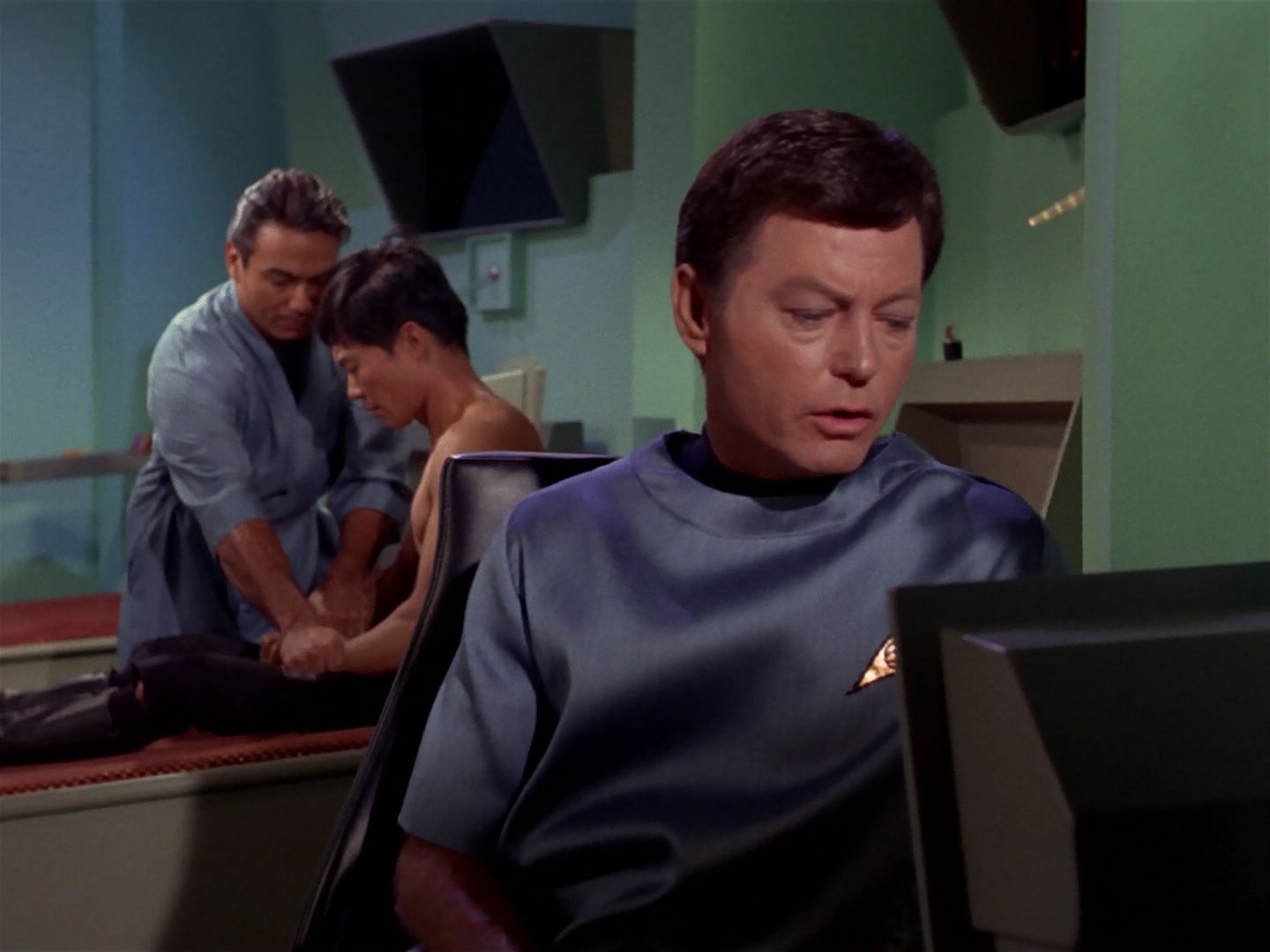 ariane179254_StarTrek_1x04_TheNakedTime_2254.jpg