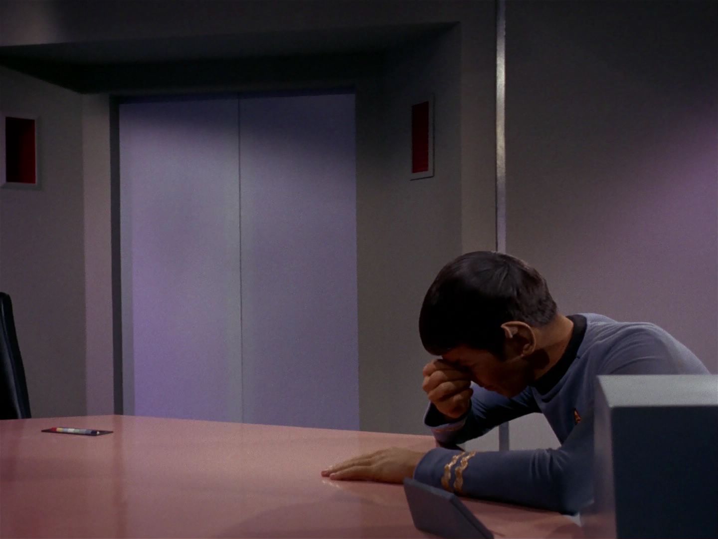 ariane179254_StarTrek_1x04_TheNakedTime_2284.jpg