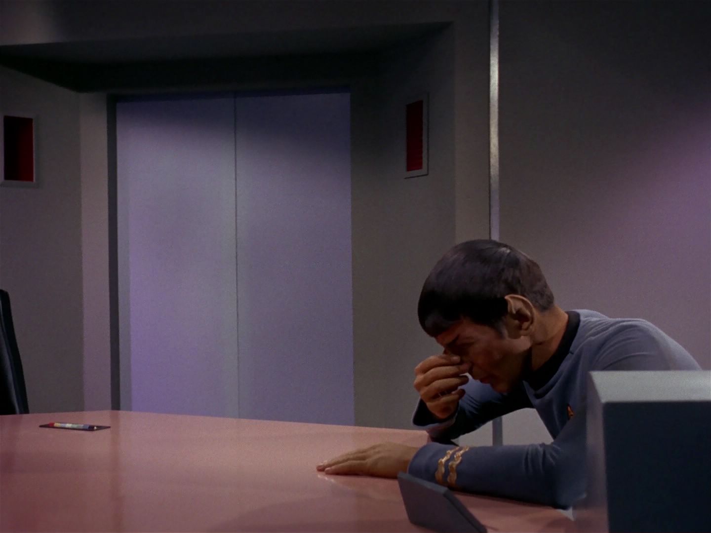 ariane179254_StarTrek_1x04_TheNakedTime_2286.jpg