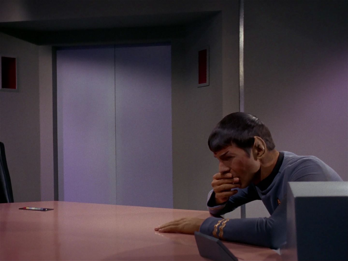 ariane179254_StarTrek_1x04_TheNakedTime_2287.jpg
