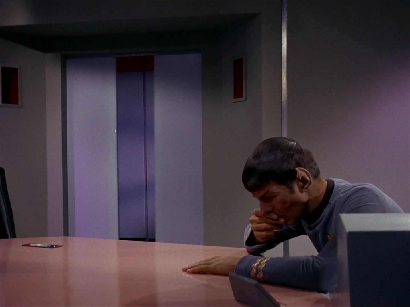 ariane179254_StarTrek_1x04_TheNakedTime_2288.jpg