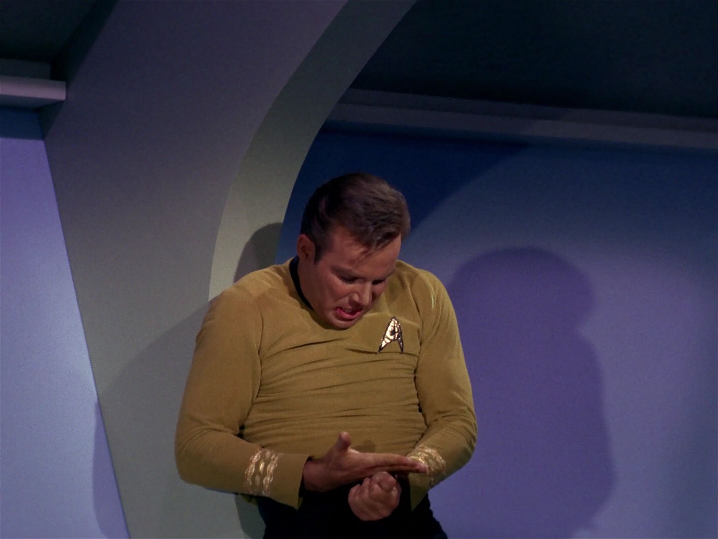 ariane179254_StarTrek_1x04_TheNakedTime_2436.jpg