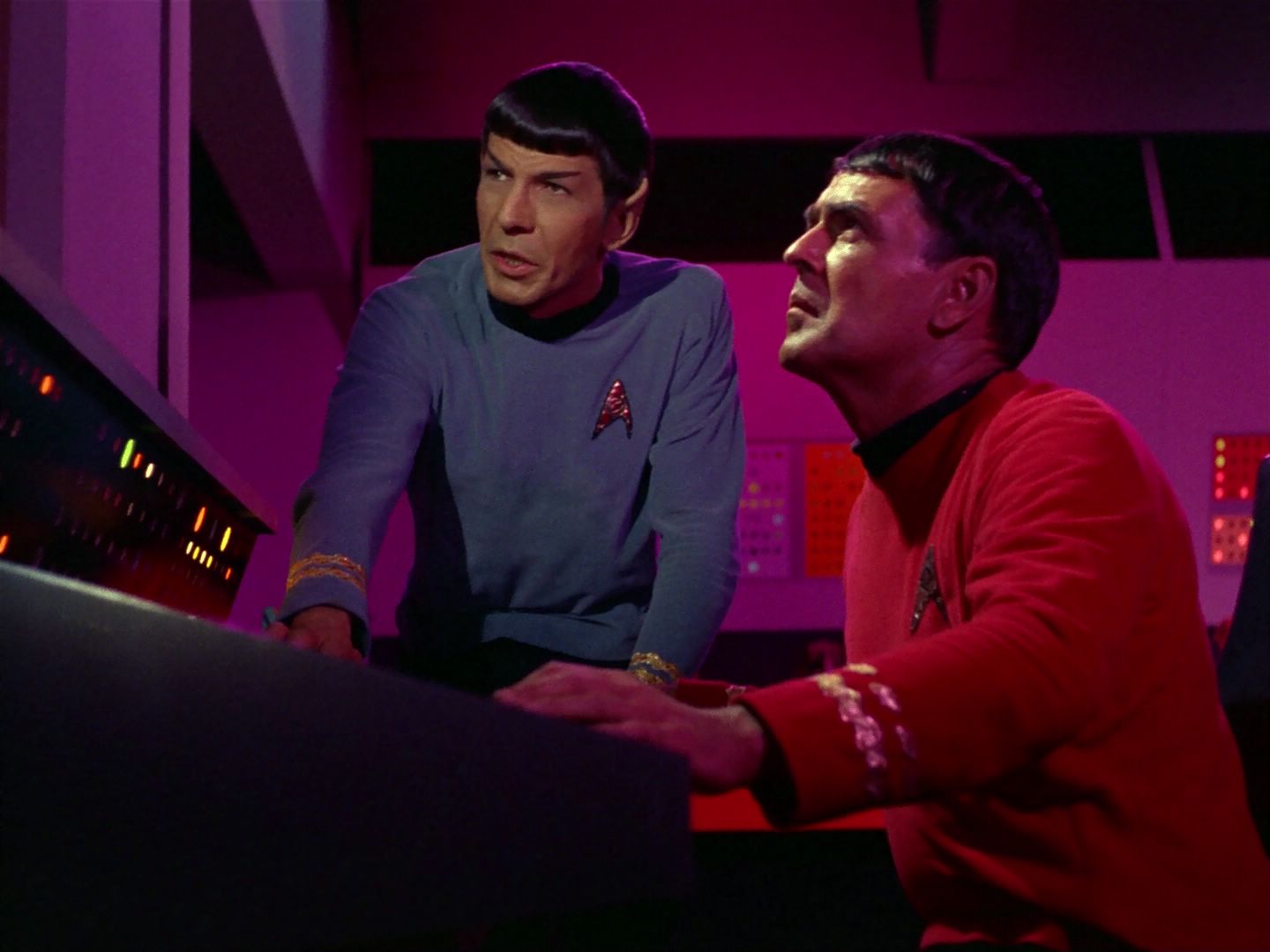 ariane179254_StarTrek_1x04_TheNakedTime_2620.jpg