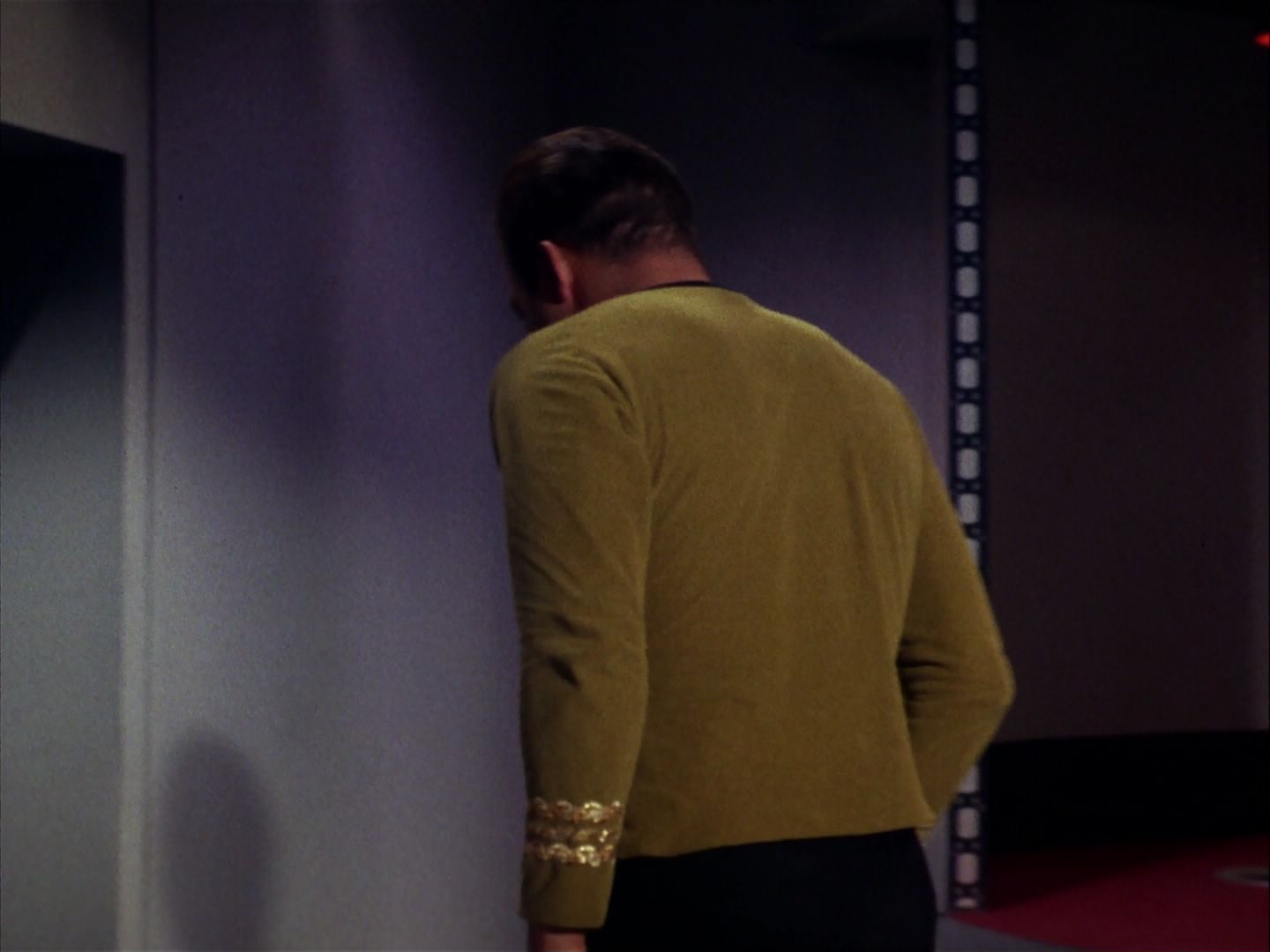 ariane179254_StarTrek_1x05_TheEnemyWithin_0304.jpg