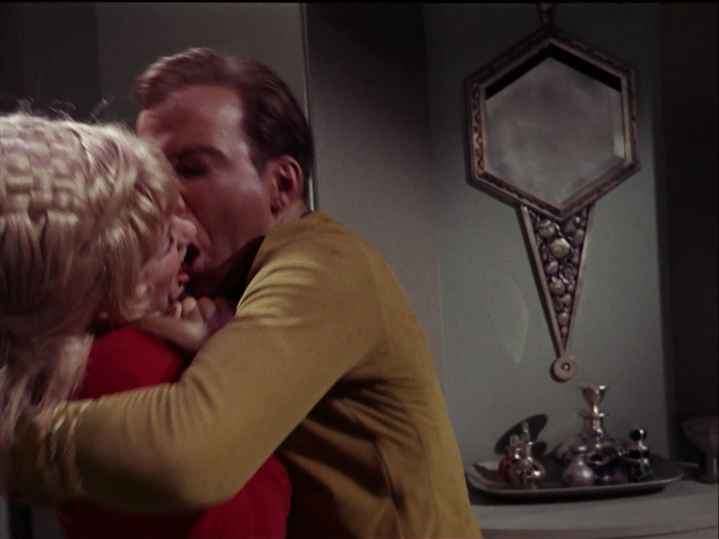 ariane179254_StarTrek_1x05_TheEnemyWithin_0690.jpg