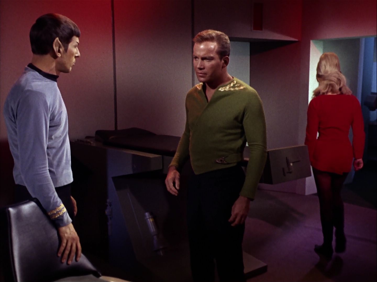ariane179254_StarTrek_1x05_TheEnemyWithin_0929.jpg