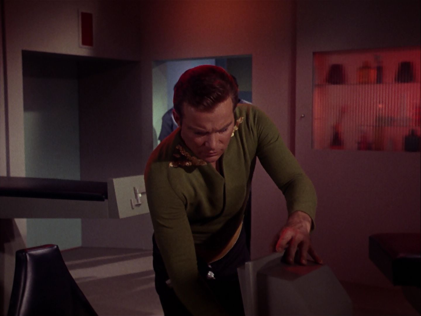 ariane179254_StarTrek_1x05_TheEnemyWithin_1737.jpg
