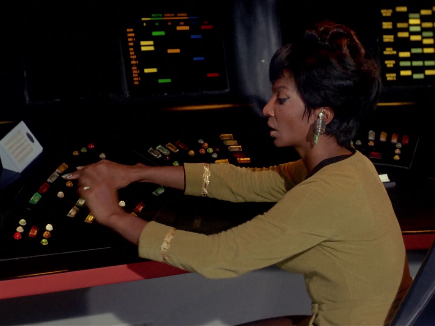 ariane179254_StarTrek_1x06_MuddsWomen_0057.jpg
