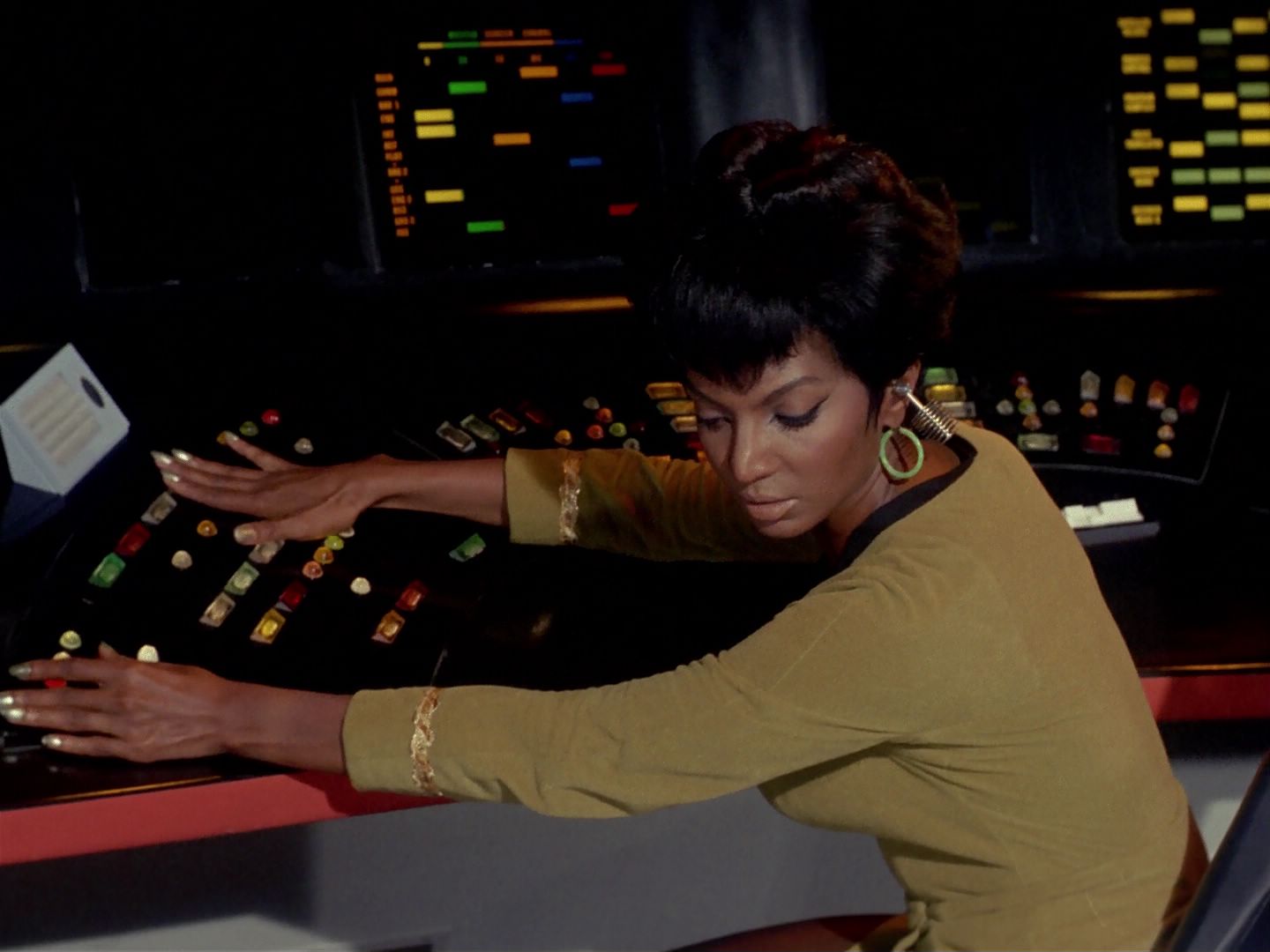 ariane179254_StarTrek_1x06_MuddsWomen_0060.jpg