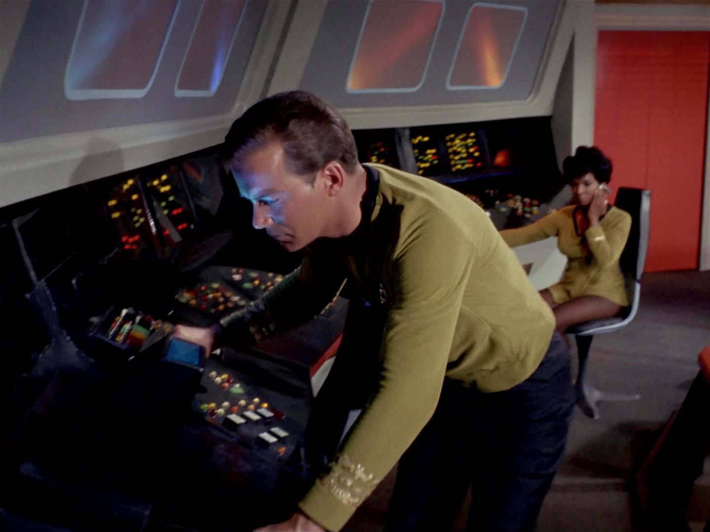 ariane179254_StarTrek_1x06_MuddsWomen_0275.jpg