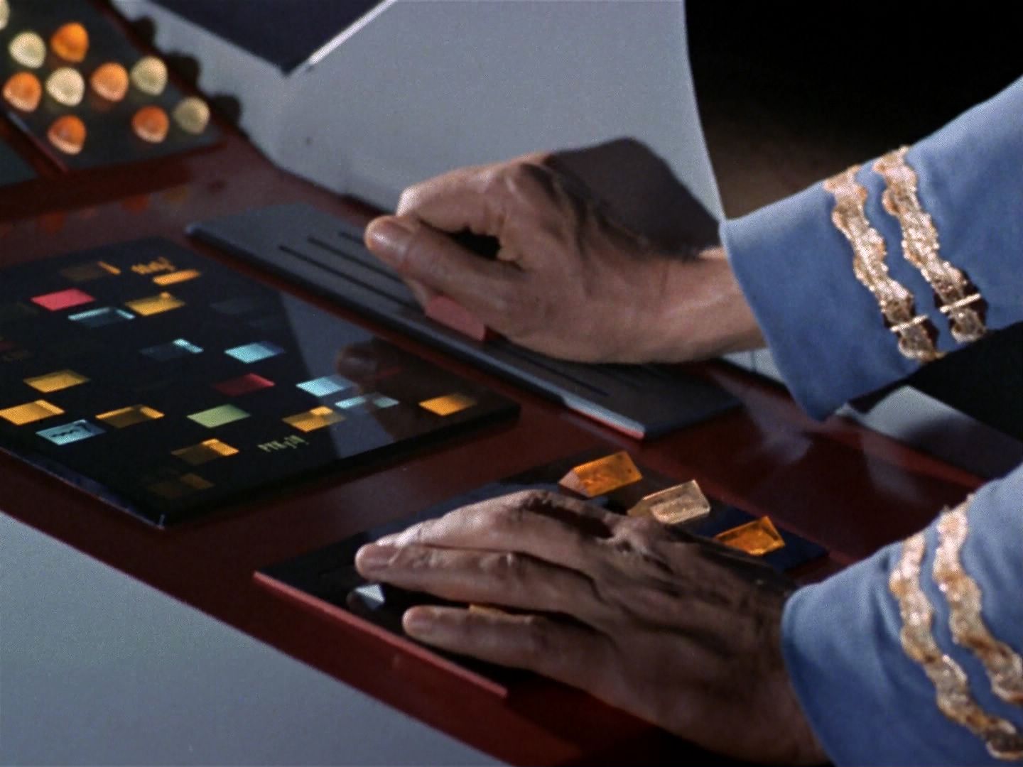 ariane179254_StarTrek_1x06_MuddsWomen_0399.jpg