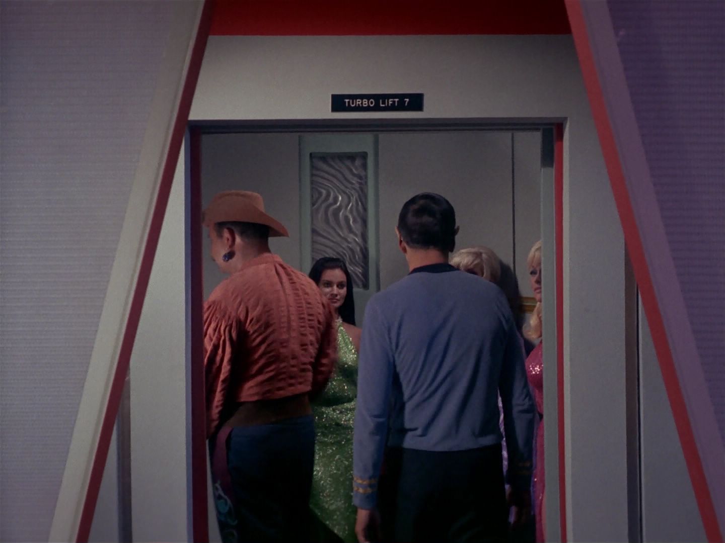 ariane179254_StarTrek_1x06_MuddsWomen_0557.jpg