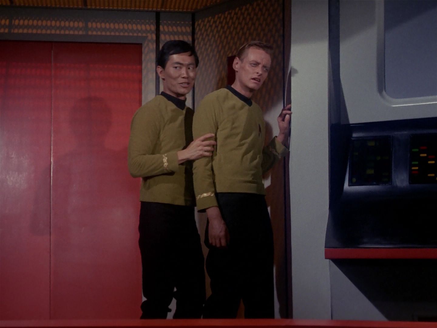 ariane179254_StarTrek_1x06_MuddsWomen_0756.jpg