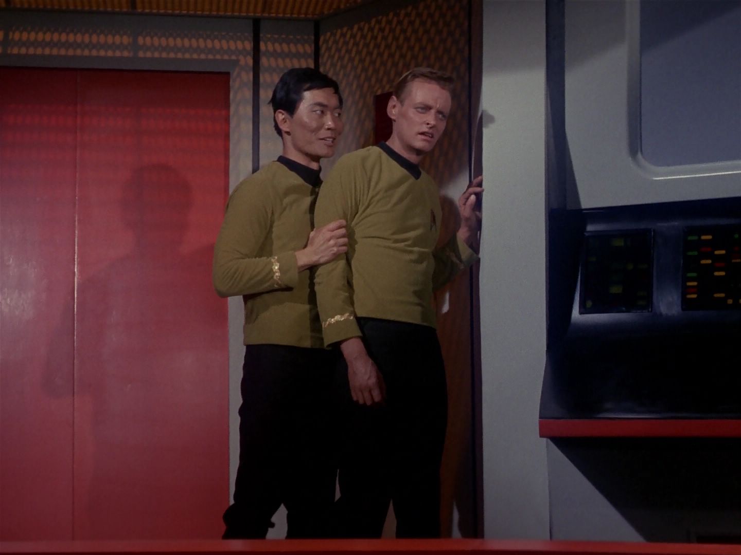 ariane179254_StarTrek_1x06_MuddsWomen_0757.jpg