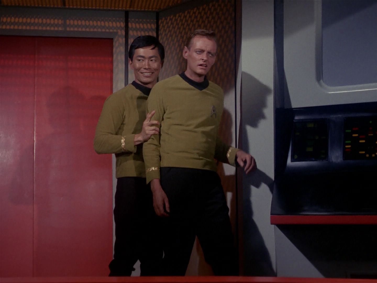 ariane179254_StarTrek_1x06_MuddsWomen_0760.jpg