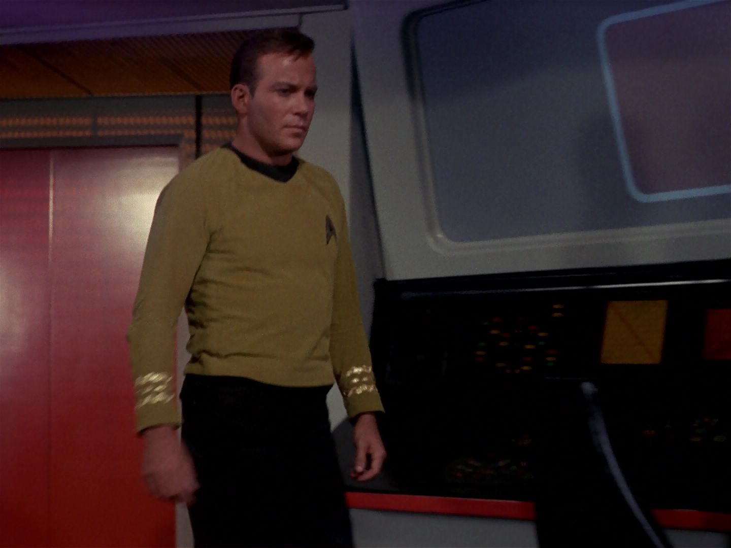 ariane179254_StarTrek_1x06_MuddsWomen_0875.jpg