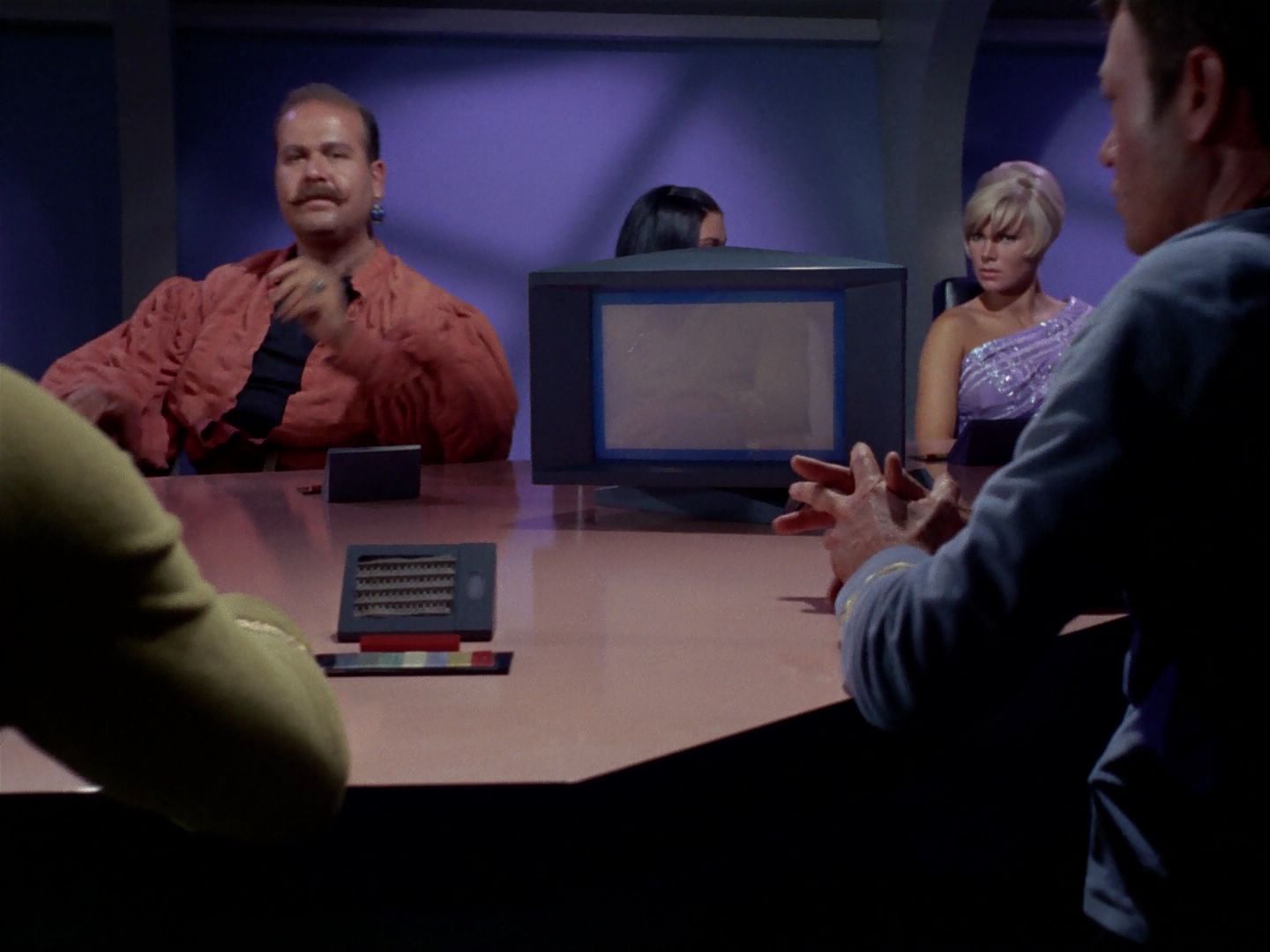 ariane179254_StarTrek_1x06_MuddsWomen_0959.jpg